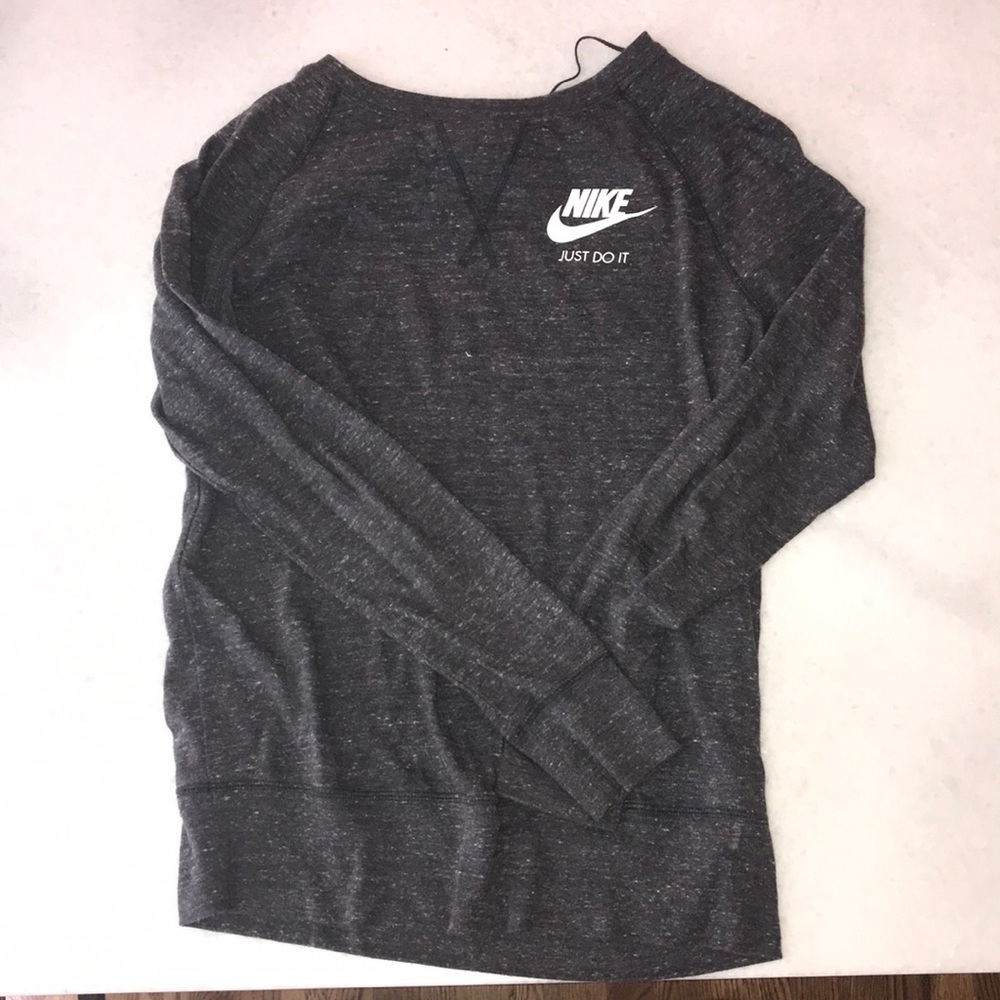 Super cute Nike long sleeve shirt!
